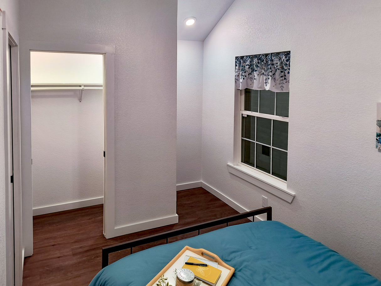 Modern RV Park Model Cottage (RVIA certified) (NEW YORK PRICING)