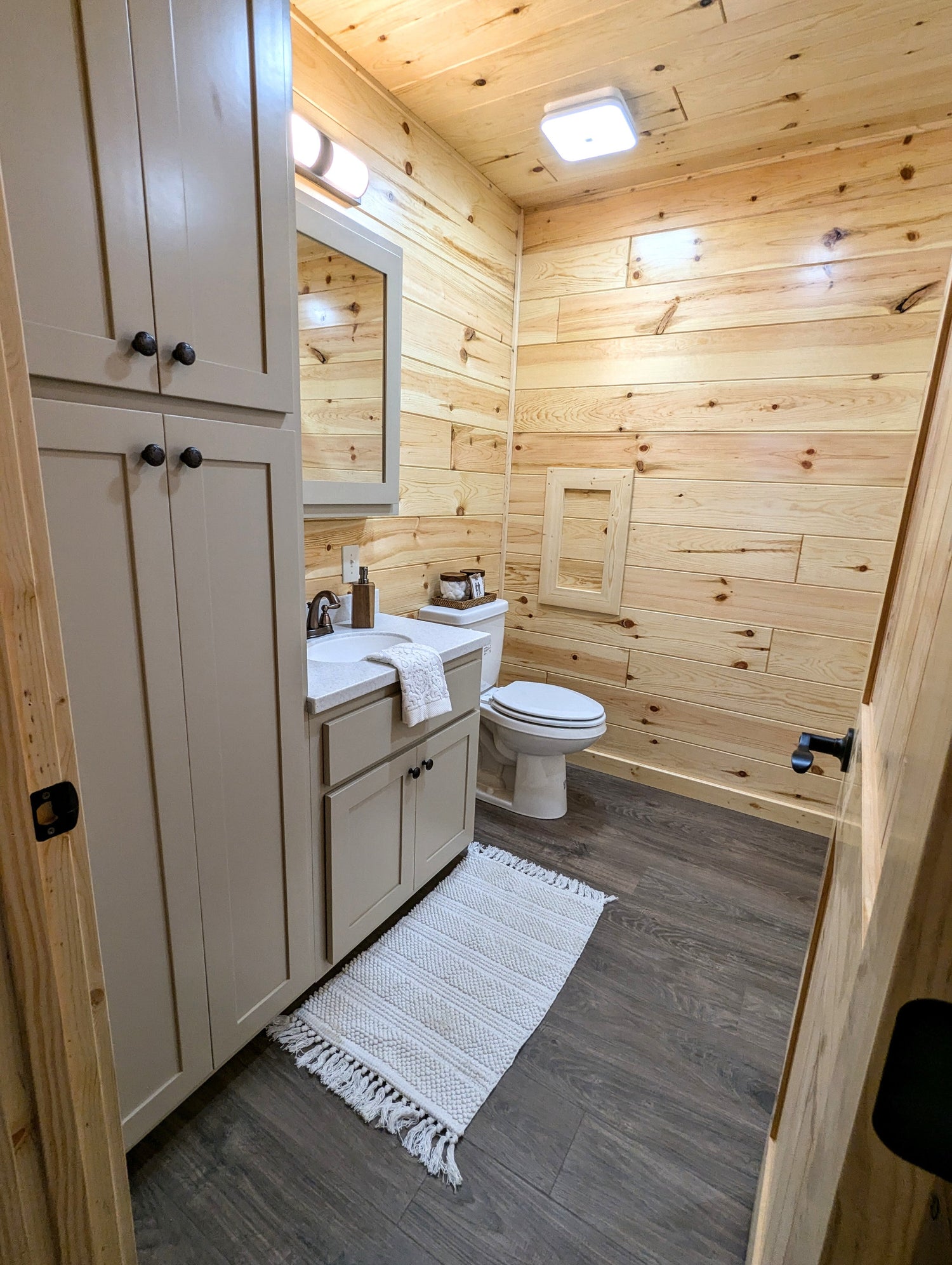 The Gatlinburg Lodge Cabin - ( GEORGIA PRICING )