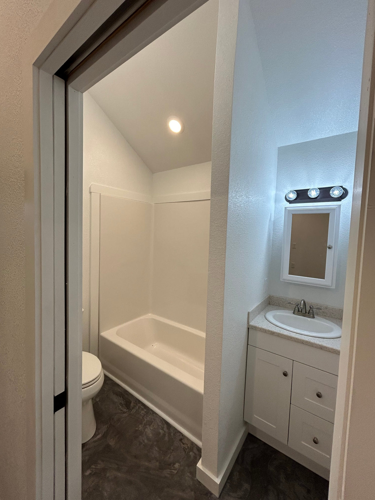 Modern RV Park Model Cottage (RVIA certified) (NEW YORK PRICING)