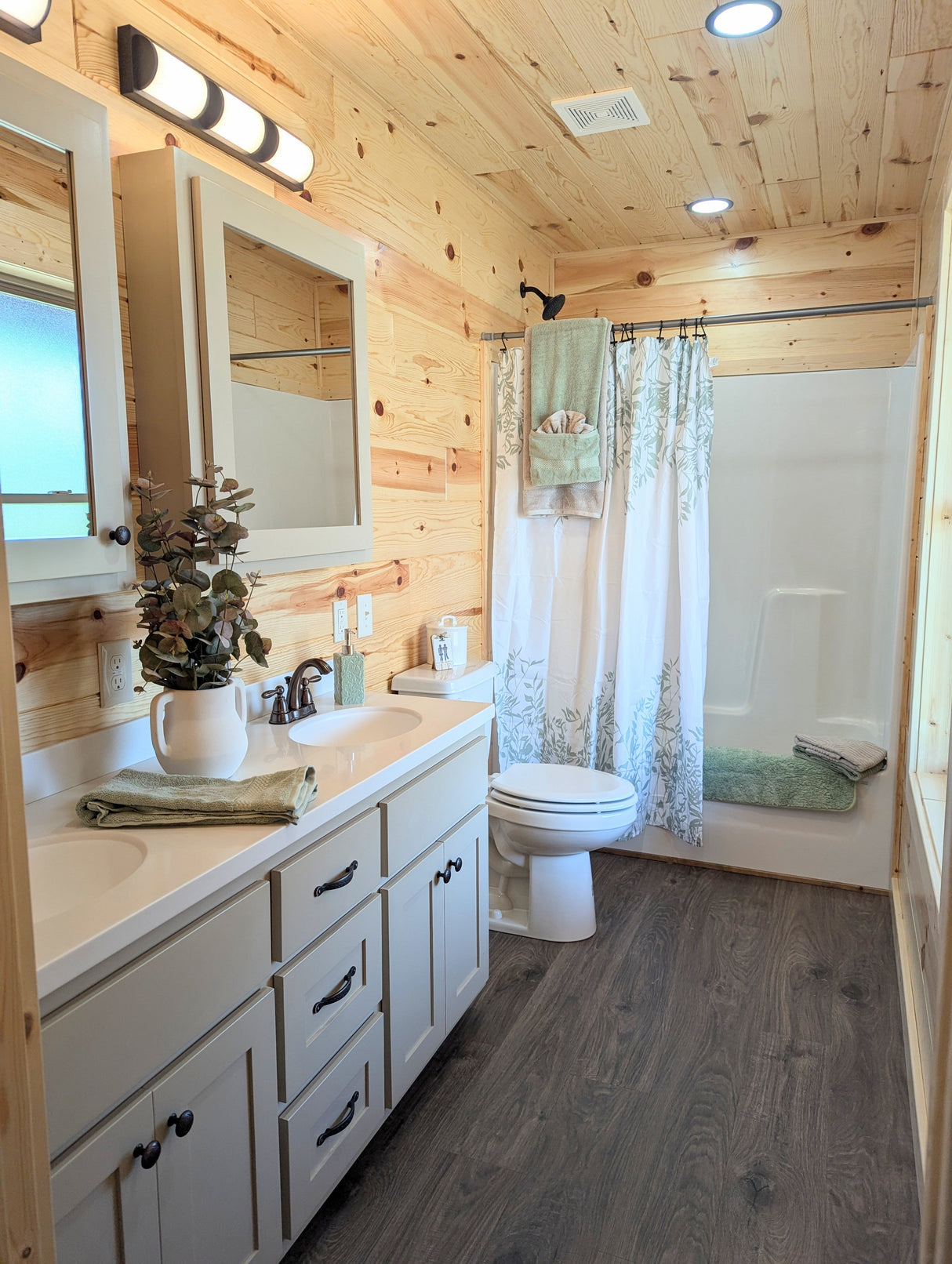 The Gatlinburg Lodge Cabin - ( ARKANSAS PRICING )