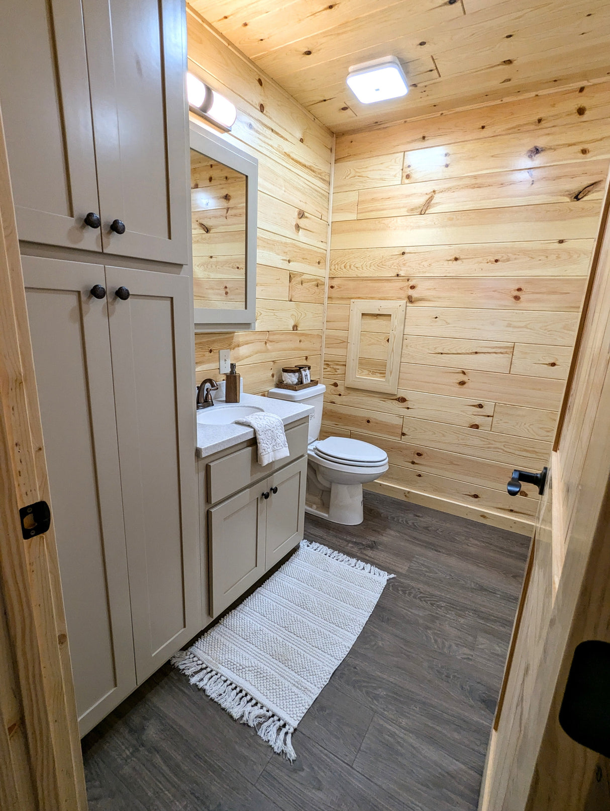 The Gatlinburg Lodge Cabin - ( ARKANSAS PRICING )