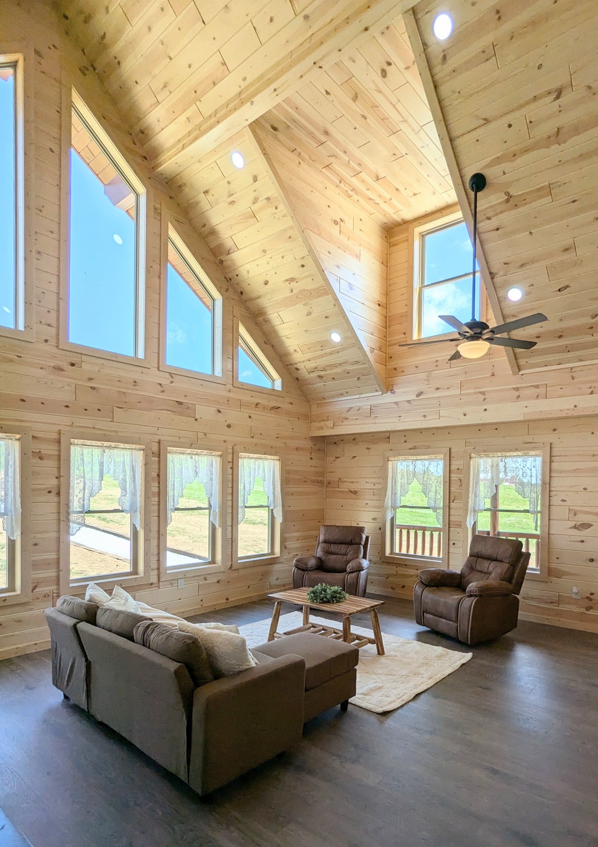 The Gatlinburg Lodge Cabin - ( ARKANSAS PRICING )