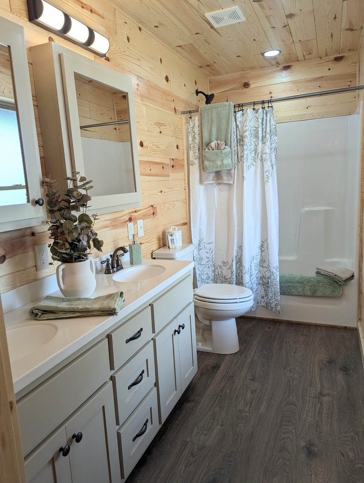 The Gatlinburg Lodge Cabin - ( ARKANSAS PRICING )